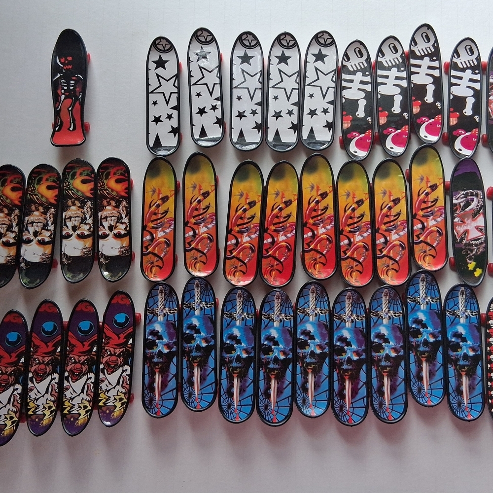 40 Mini Toy Skateboards New